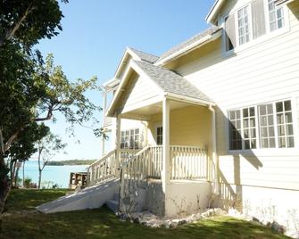 Island Seaside Suites - North Palmetto Point - Building