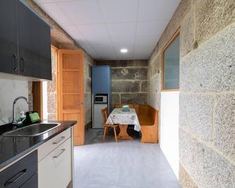 Beautiful apartment in A Arnoia with WiFi - Arnoia - Cocina