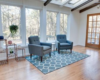 Private Party House - Forest Masters Retreat - Evans - Living room
