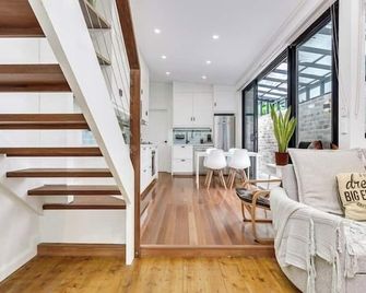 The Newtown Nest - Managed by X Hospitality - סידני - סלון