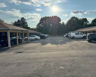 The Executive Inn - Danville