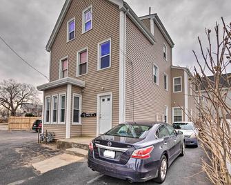 Cozy Third-Story Apartment in Dtwn Brockton! - Brockton - Building