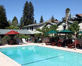 The Woods Hotel - Gay Lgbtq Cabins - Guerneville - Piscina