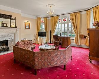 Two Bridges Hotel - Yelverton - Living room