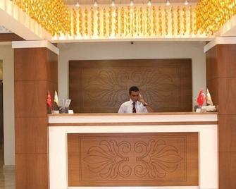 Grand Aras Hotel - Elazığ - Rezeption