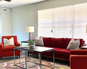 Huge Private 3 Bedroom House Large Master Fenced Yard, Galveston, Kemah, Fishing - Texas City - Living room