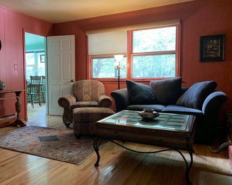 Cozy1890's Bungalow in Historic Georgetown. Ski Nearby. - Georgetown - Sala de estar