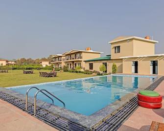 Treebo Kaira Resort With Pool View, 5 Km - Rāmnagar - Pool