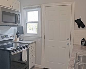 Cozy 2-bedroom apartment in Central Bismarck - Bismarck - Kitchen
