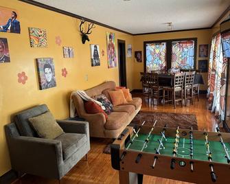 Cozy Retro Game Filled Ranch Near Downtown - Raleigh