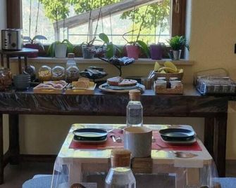 Lo Noyer et les Roses - Saint-Nicolas - Buffet