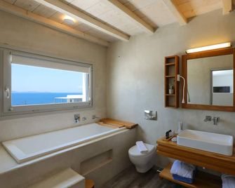 O Lofos Luxury Boutique Suites - Agios Stefanos - Bad