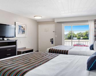 Best Western Plus Holiday Sands Inn & Suites - Norfolk - Sovrum