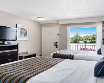 Best Western Plus Holiday Sands Inn & Suites - Norfolk - Chambre