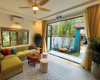Blue Tropical House Hoi An - Hoi An - Living room