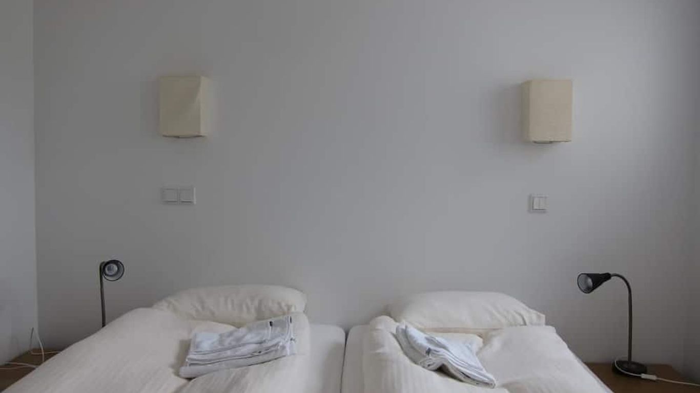 Brekka Í Lóní Farm Stay