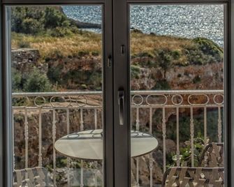 Ippola Boutique Hotel - Mina - Balcony