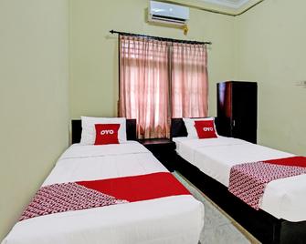 OYO 92001 Unram Guest House - Mataram - Ložnice