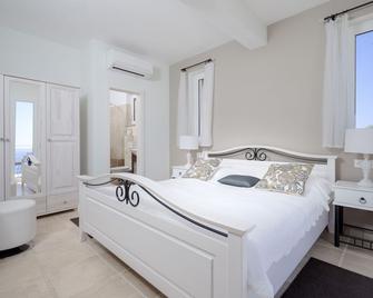 Luxury Villa with privacy, pool, spa, and stunning views - Hvar - Bedroom