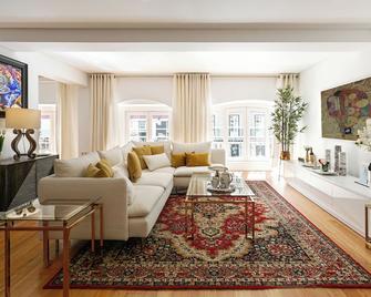 Lisbon Rentals Chiado - Lissabon - Wohnzimmer
