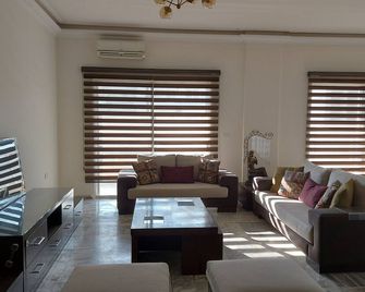 Al Arz apartment in Tyre - Tyre - Living room