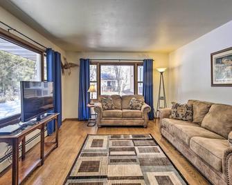 Simple Cranberry and Wine Farm Home with Fire Pit! - Eagle River - Living room