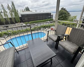 Sunset East 305 - Kirkland - Balcony