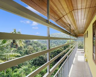 Hotel O Stay Max - Munnar - Balkon