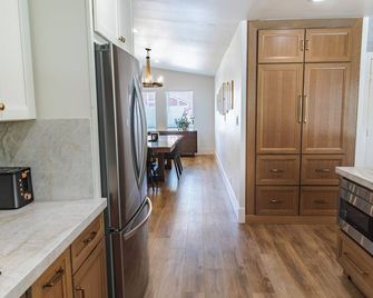 Vegas Vacation Villa - 20 minutes to strip & hiking - Λας Βέγκας - Κουζίνα