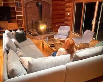 Privacy @ Bras d’Or Lakes Sun House Chalet - St. Peter's - Sala de estar