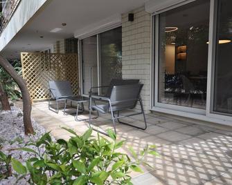 stylish apartment in Voula center close to the beach - Voúla - Patio