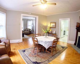 Titletown Bnb - Green Bay - Dining room