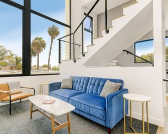 The George Loft - in North Park - سان دييغو - غرفة معيشة