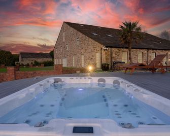 Hunter Oak Retreat, Indoor heated pool, Sauna, Hot Tub Sleeps 30 - Burnley - Zwembad