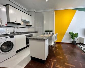 630A Apto moderno y equipado - Oviedo - Cucina