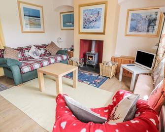 Crinan Canal Cottage - Lochgilphead - Living room