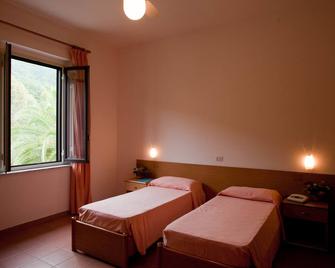 Hotel Moderno - Guardia Piemontese - Schlafzimmer