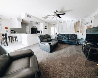 Pebble Creek - Three Rivers - Living room