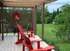 Large 3 Bedroom Home + New 2021 2 Bedrooms Aprtmt For 199 Addl Fee Per Night - Cornwall - Patio