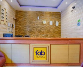 Fabexpress New Deepak - Nr Fort & Csmt Station - מומבאי - דלפק קבלה