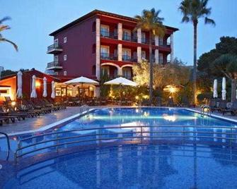 Hotel Cala Sant Vicenc - Полленса - Басейн