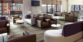Holiday Inn Express London - Newbury Park - Ilford - Area lounge