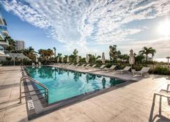 Bluebird Suites Monte Carlo Miami Beach - Miami Beach - Alberca