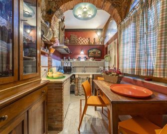 Lounge Flat Camaiore, Wifi, Versilia Coast - Camaiore - Dining room