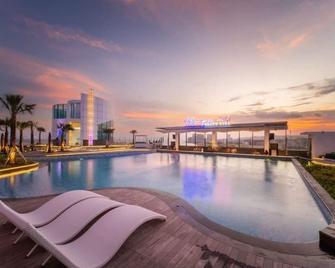 The All - Suite Pentacity Hotel Balikpapan - Balikpapan - Uima-allas