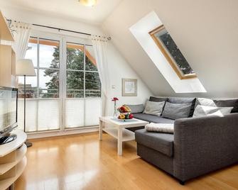 Strandferienwohnung Trixi - Zingst - Wohnzimmer