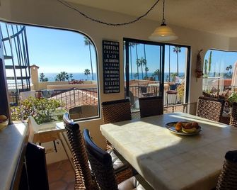 Ultimate Las Gaviotas Retreat: Views, Surf, Sun, Relax, Repeat - Puerto Nuevo - Comedor