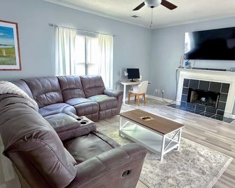 Savannah Home Close to Hospitals, Haaf, Ga Southern Armstrong And More! - Savannah - Sala de estar