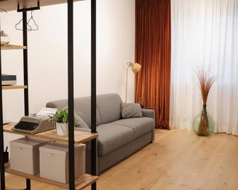 B/Loft - Prato - Living room