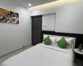2br Mumbai Theme Service Apartment For Staycation By Flora Stays - 뭄바이 - 침실